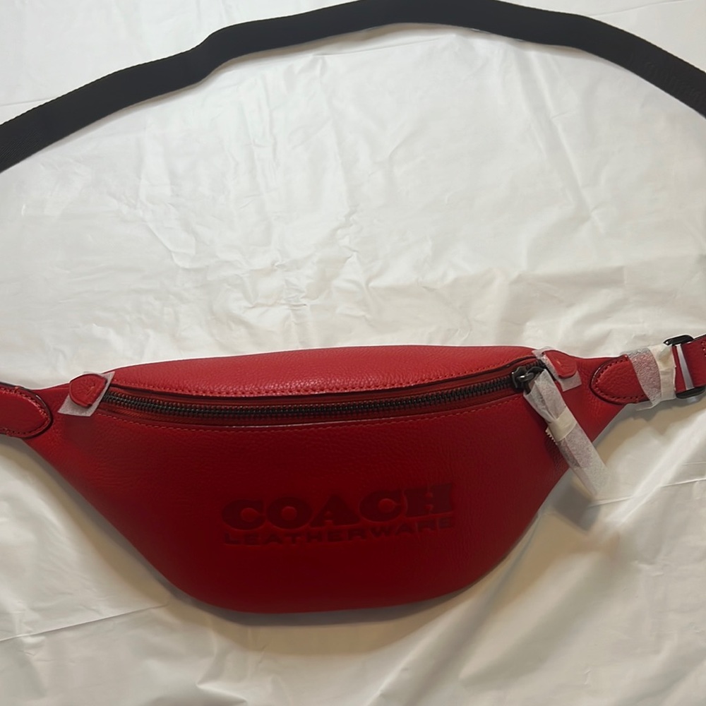 Authentic Coach Fanny pack/ crossbody/ belt bag 
Brand new never worn.
